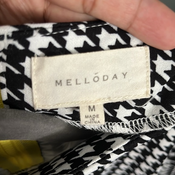 Melloday Houndstooth Top with Yellow accent Zipper, M - Picture 4 of 4